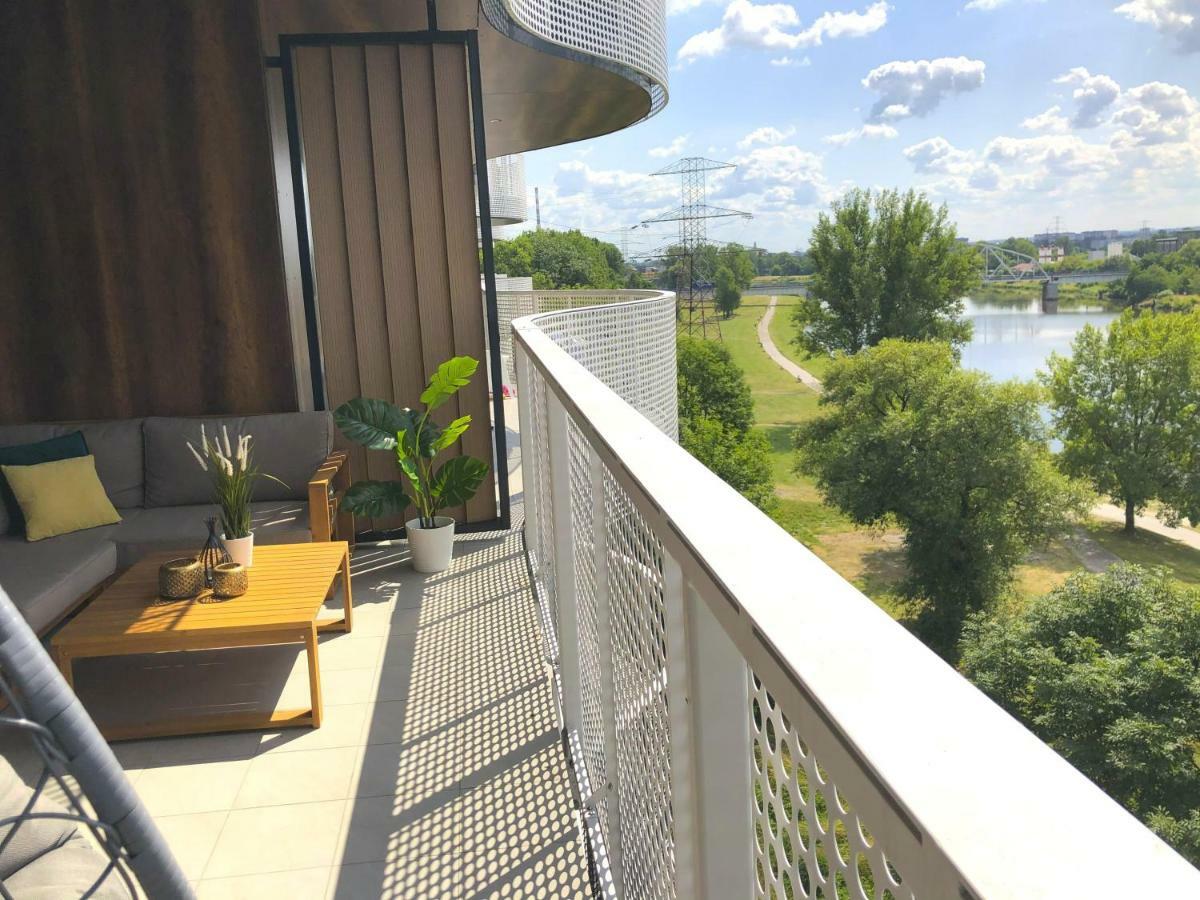 Glamour With Big, Private Terrace Apartment